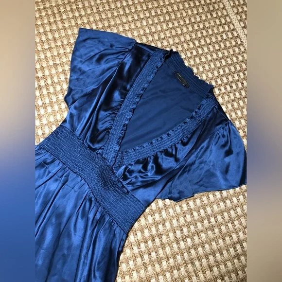 BCBG Maxazria Women’s Size Large Blue Silk Knee Length Dress - Picture 3 of 6